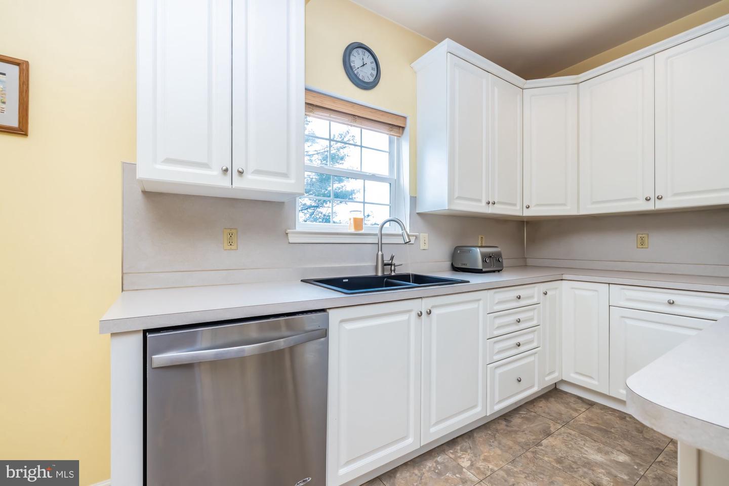 215 Donna Dr