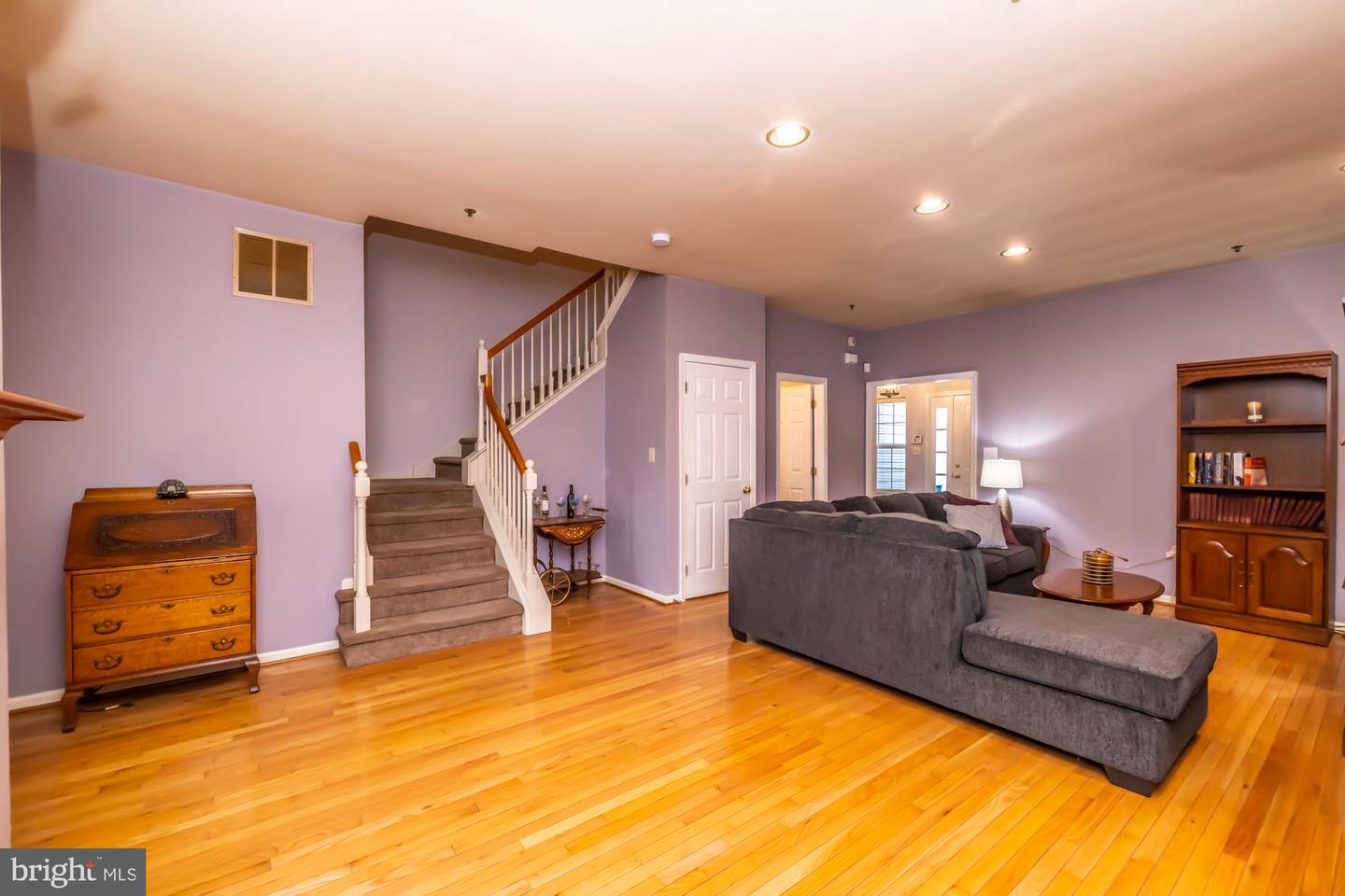 215 Donna Dr
