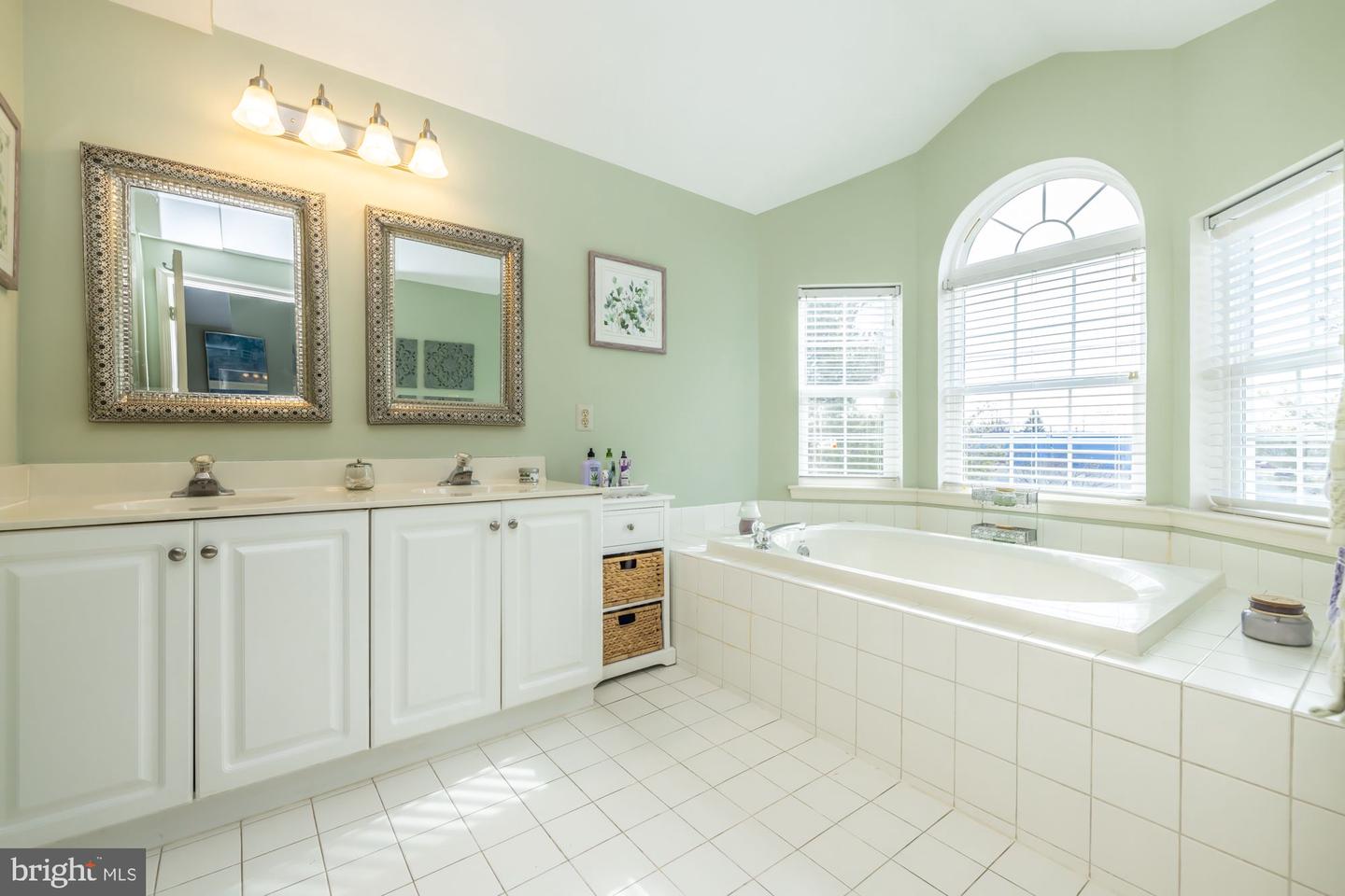 215 Donna Dr