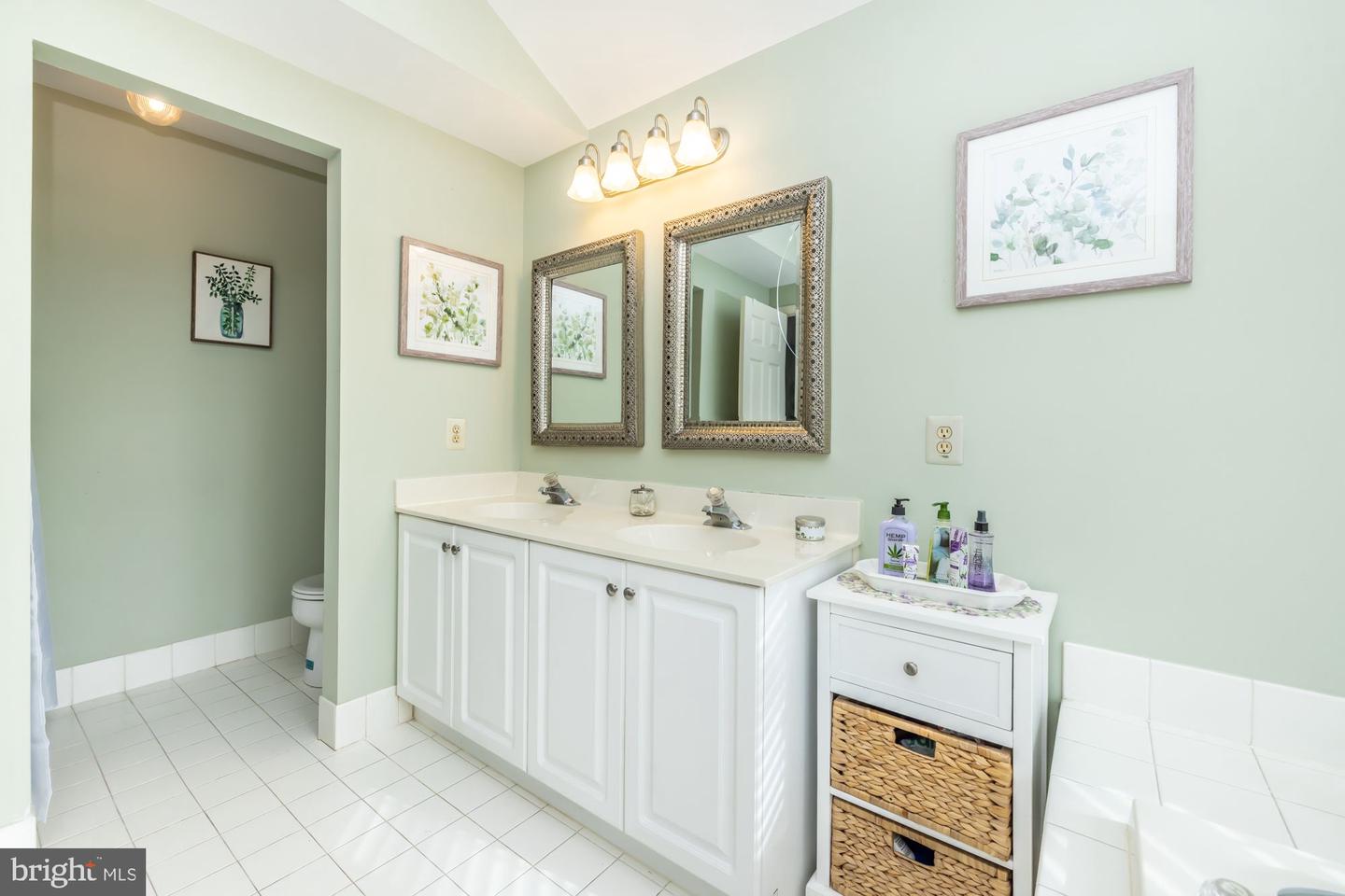 215 Donna Dr