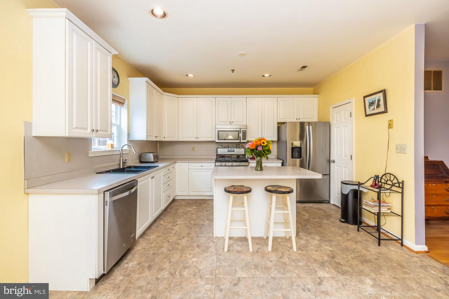 215 Donna Dr