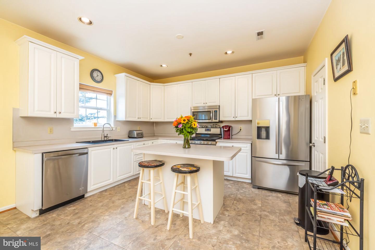 215 Donna Dr
