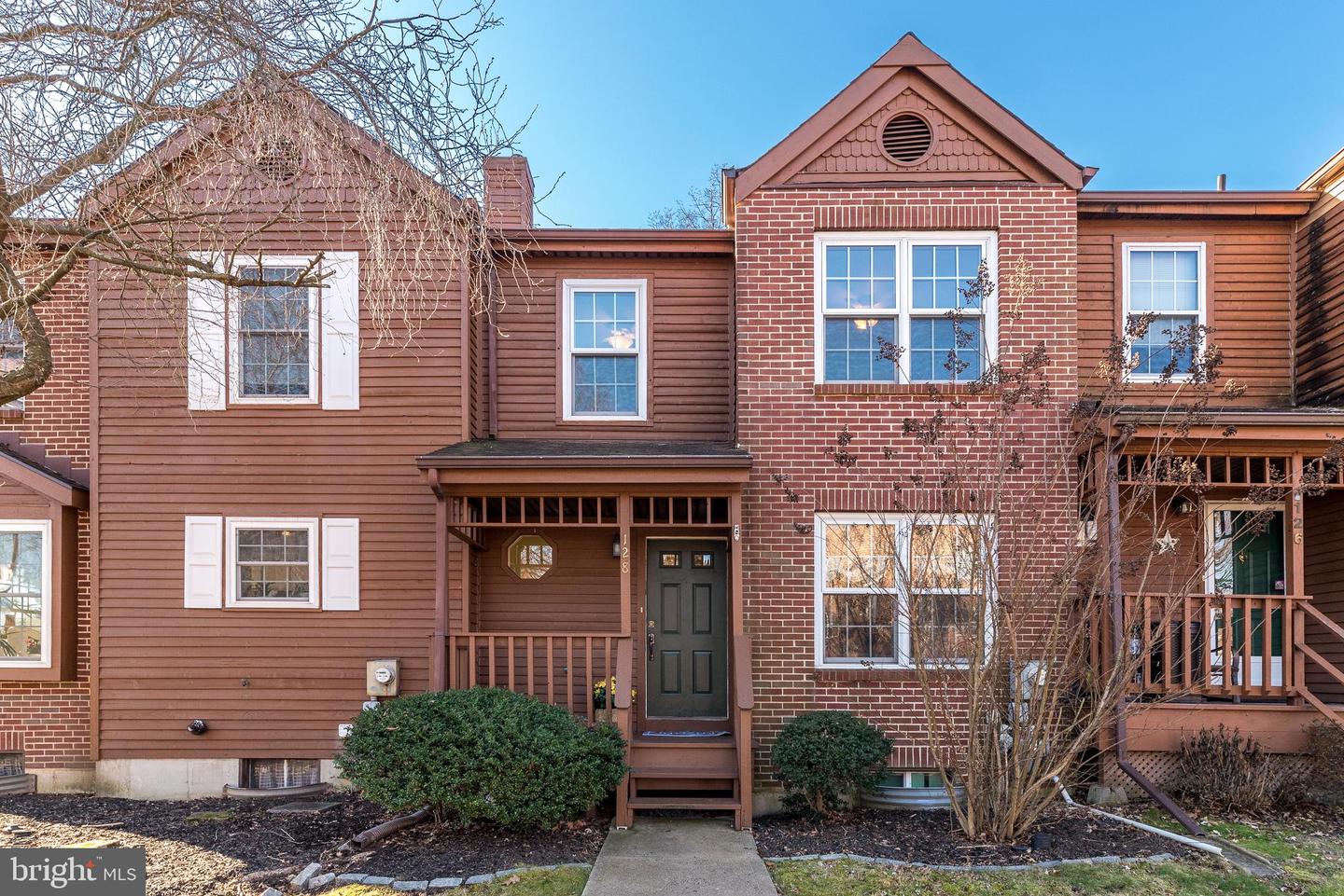 128 Magnolia Ct