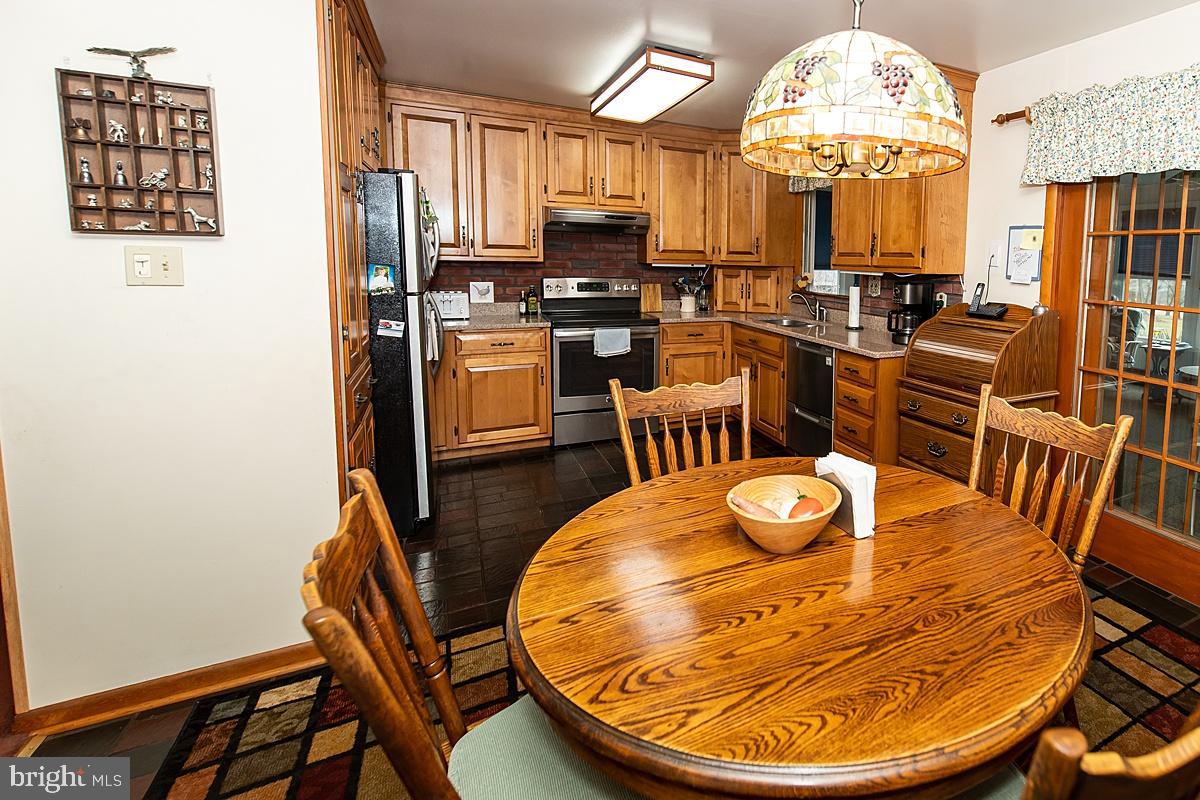 1247 Cedars Rd