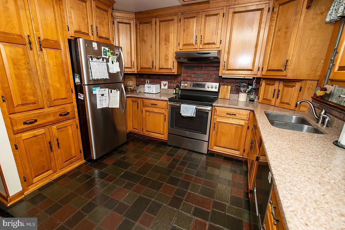 1247 Cedars Rd