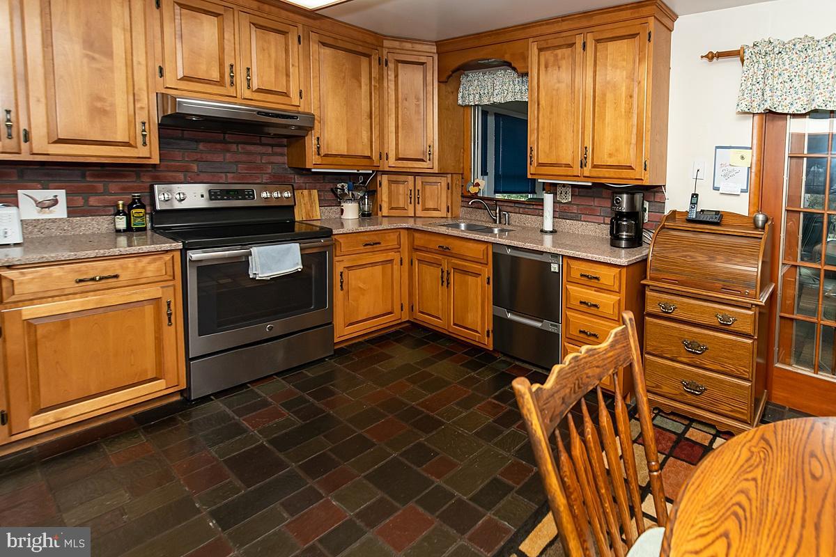 1247 Cedars Rd