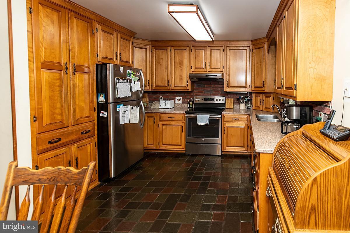 1247 Cedars Rd