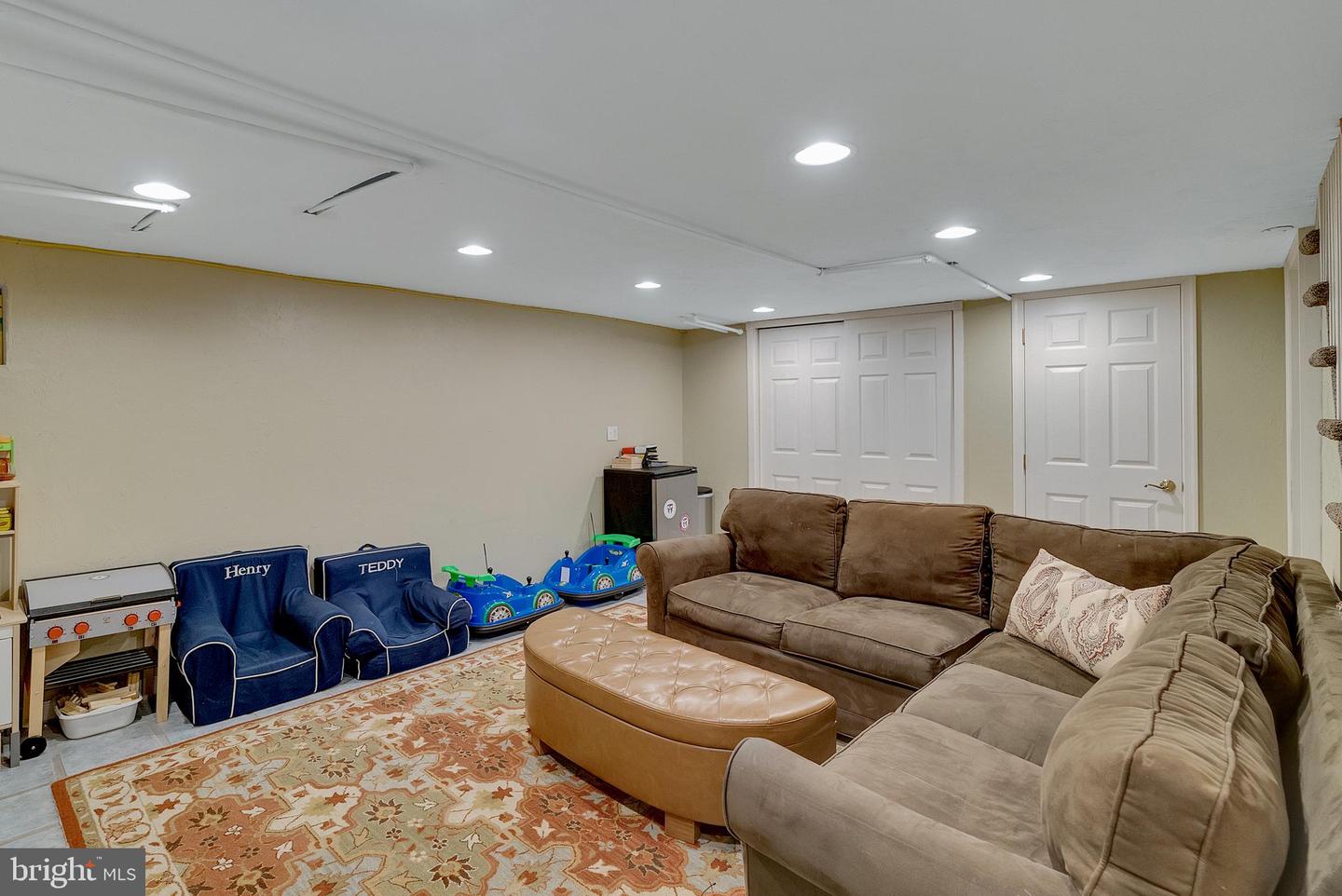 15 Rich Ave