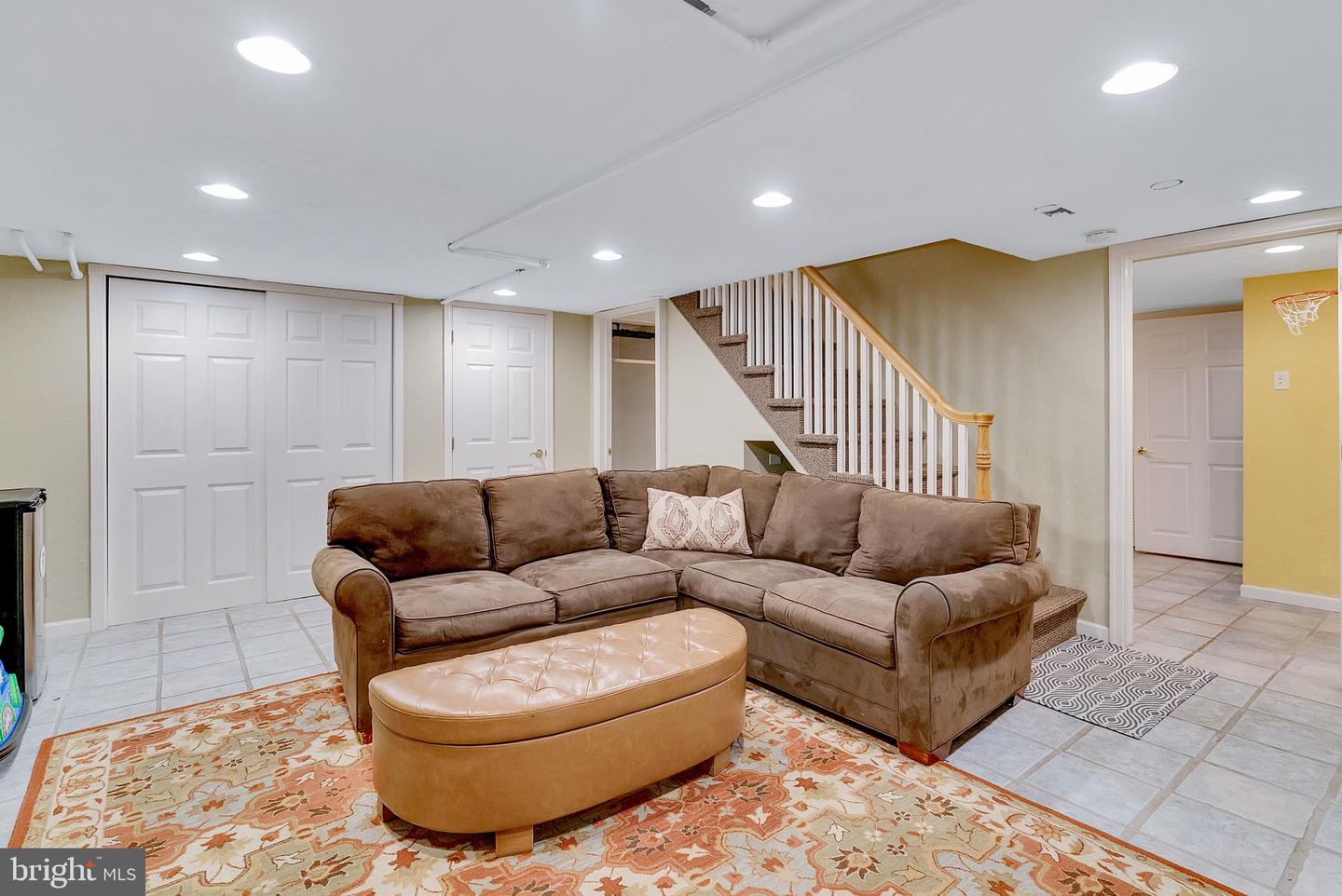 15 Rich Ave