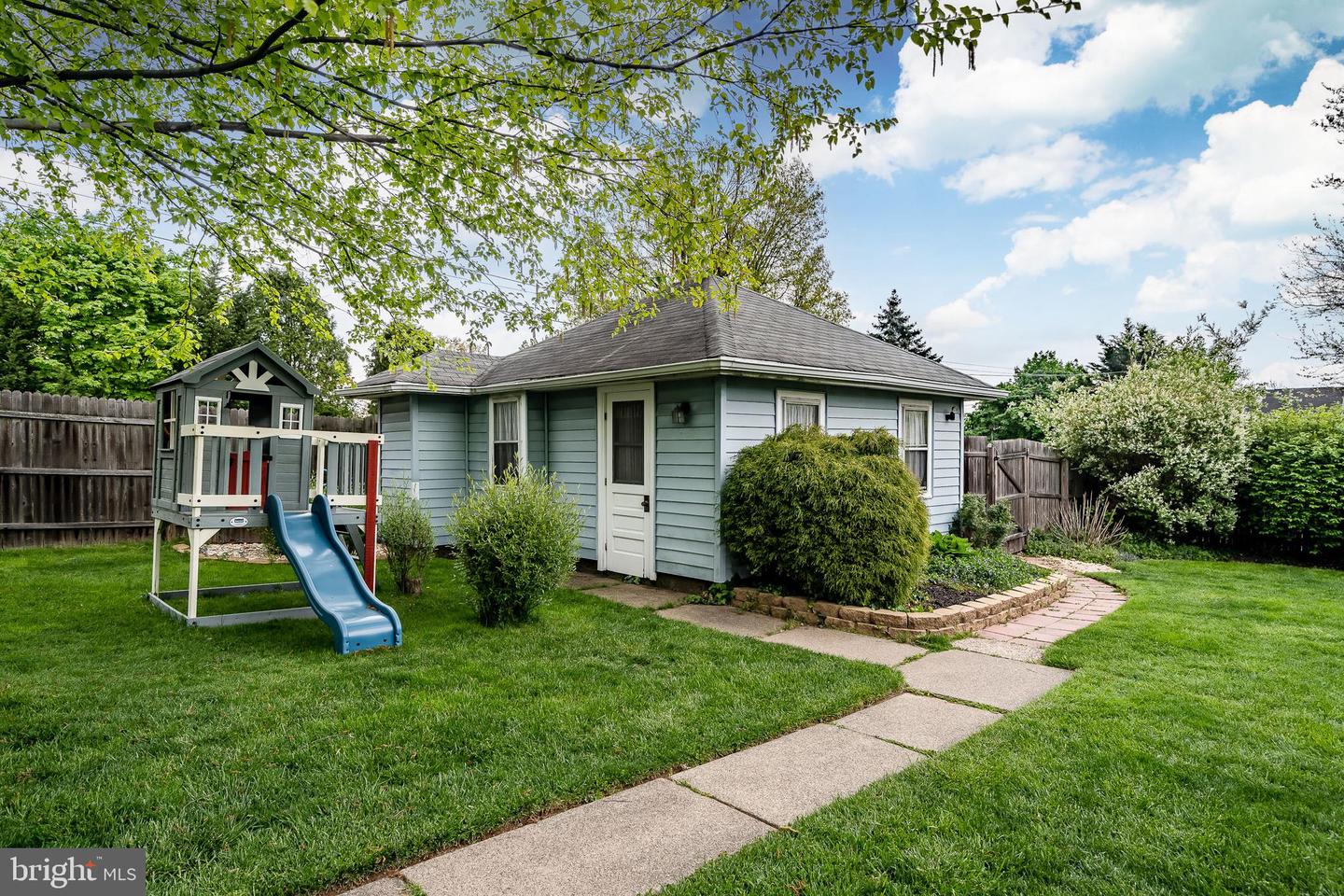 52 W Summit St