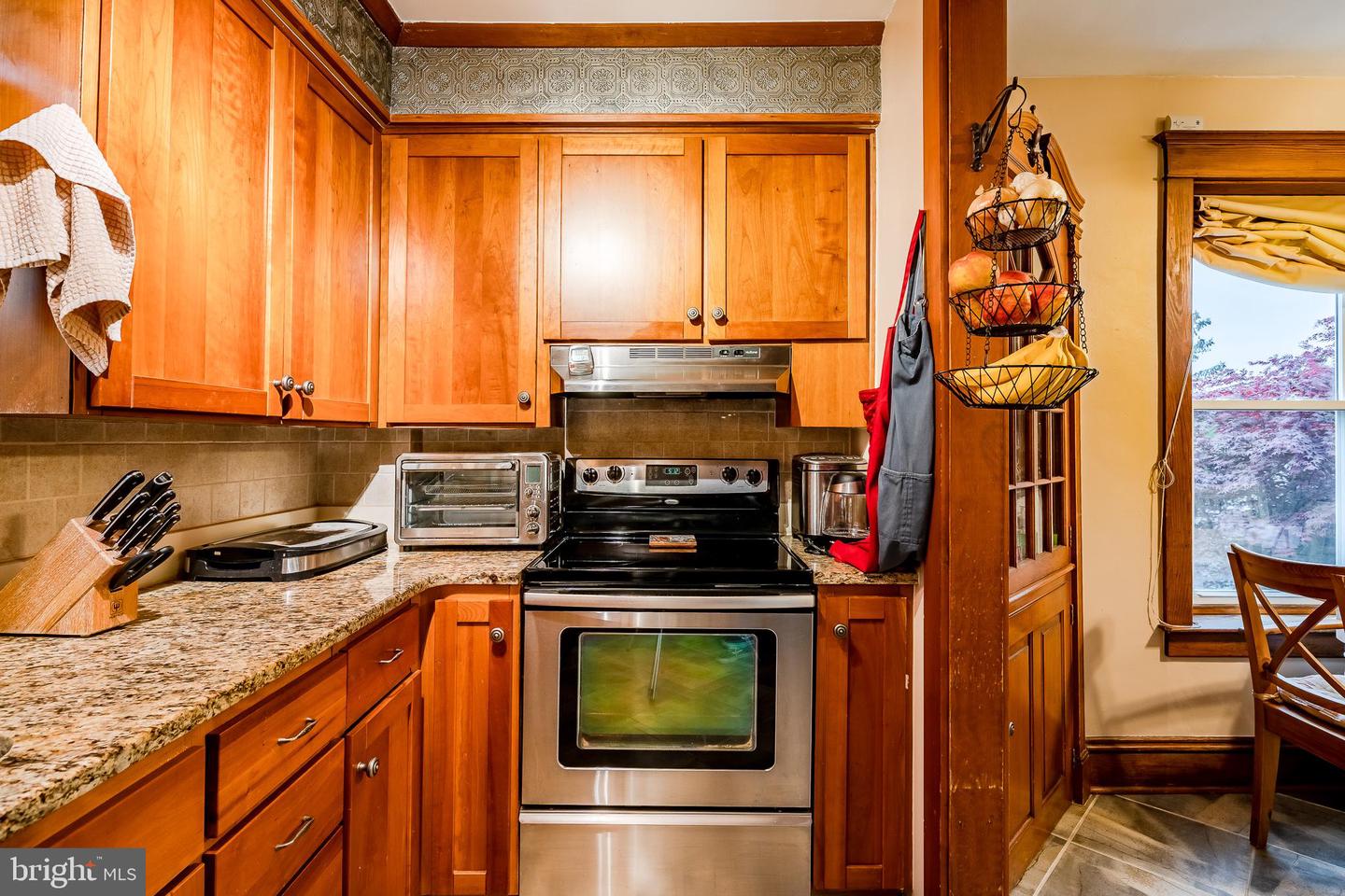 52 W Summit St