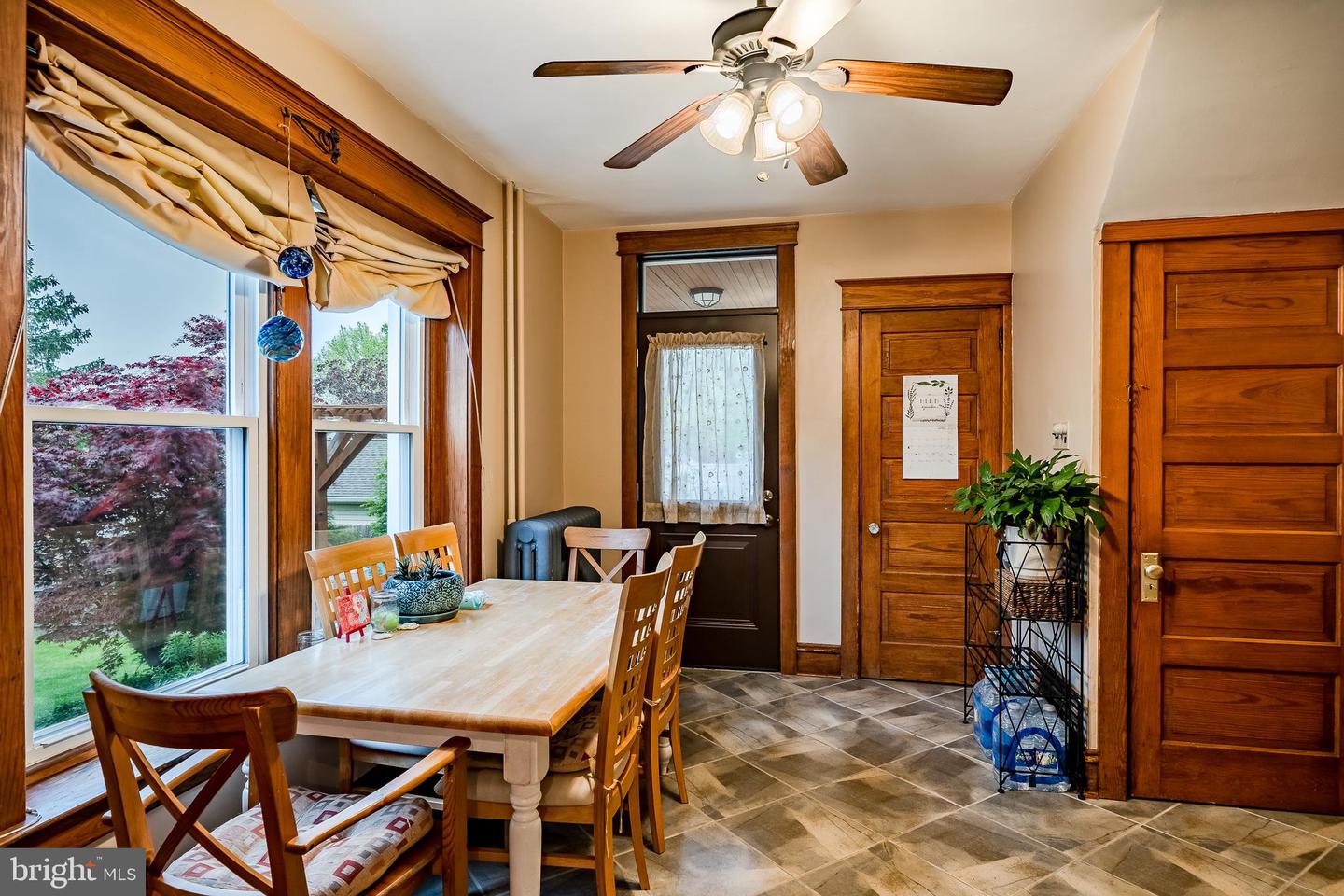 52 W Summit St