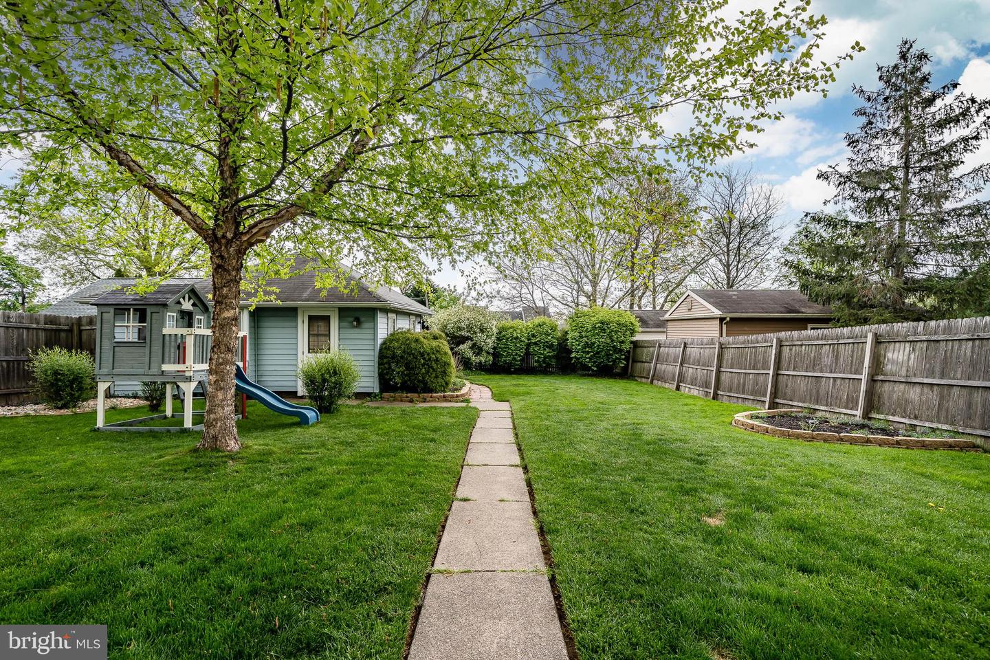 52 W Summit St