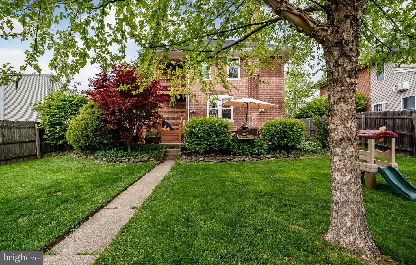 52 W Summit St