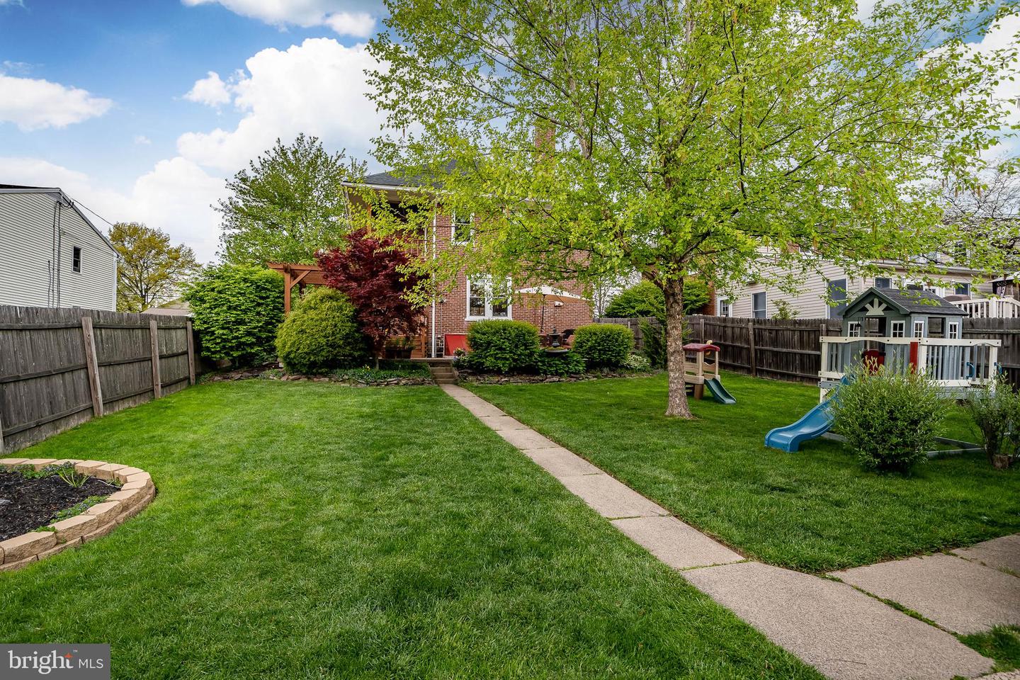 52 W Summit St