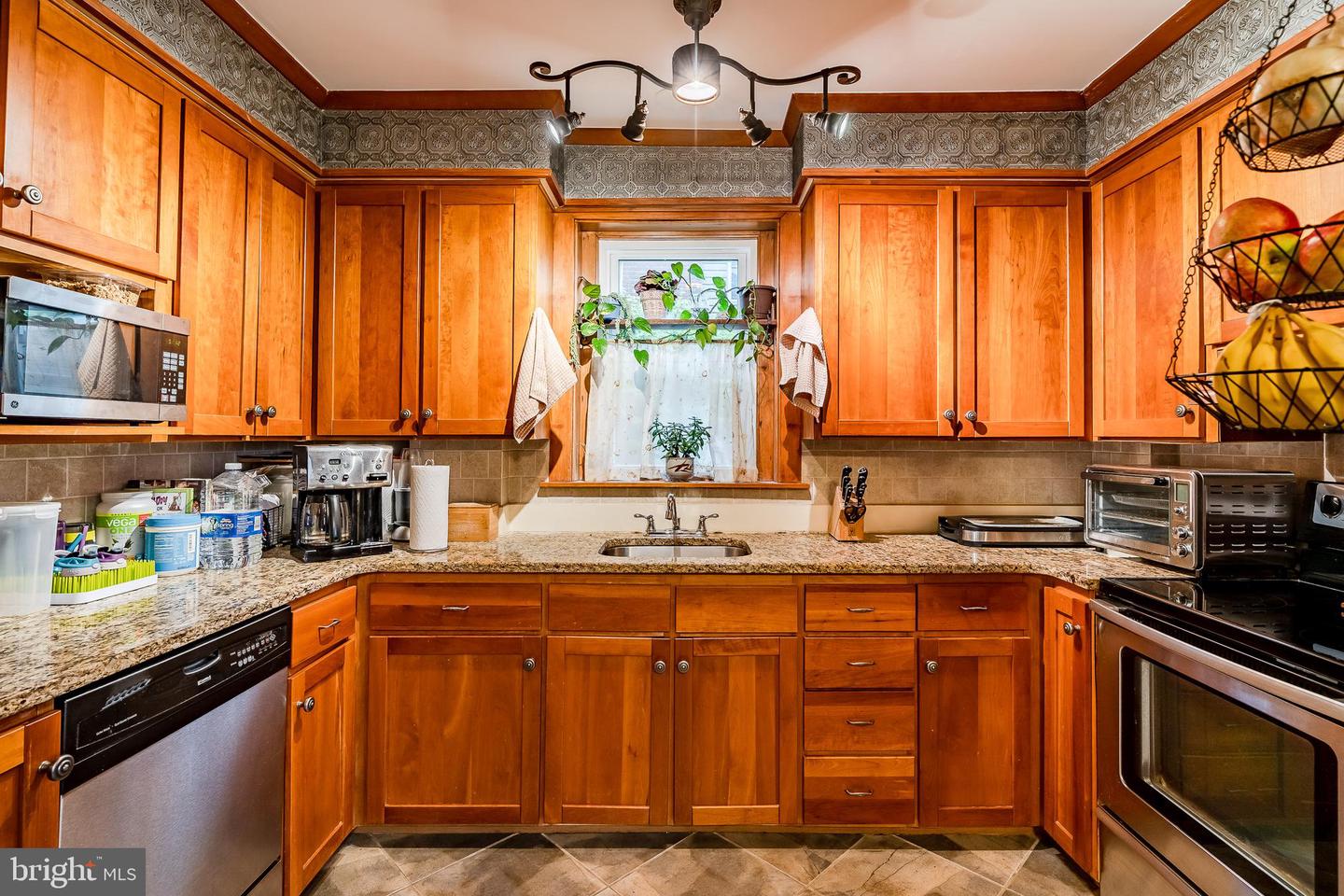 52 W Summit St