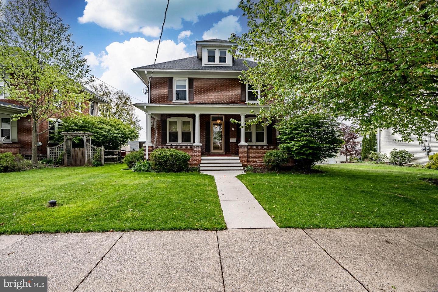 52 W Summit St