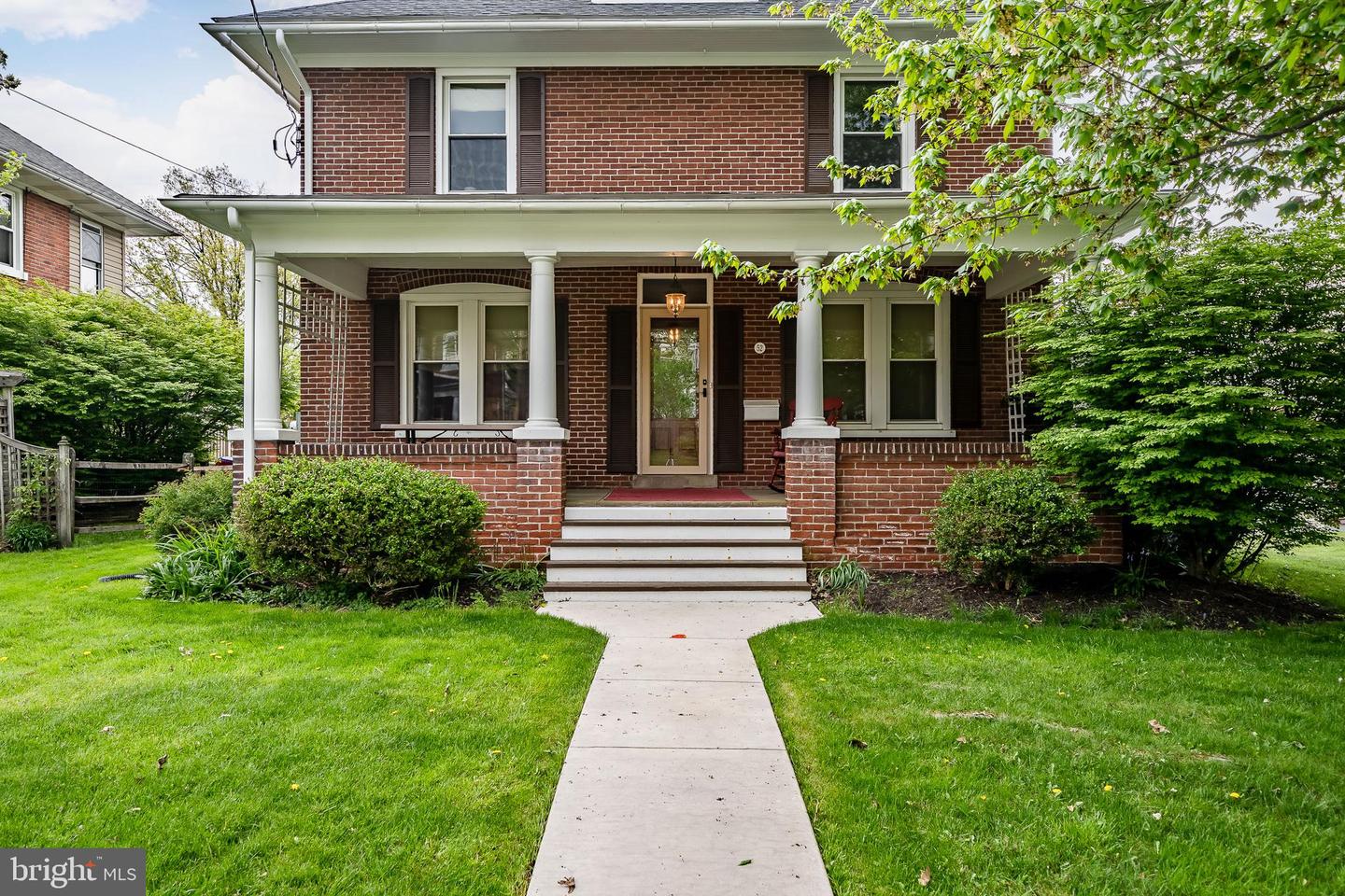 52 W Summit St