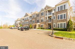 2305 Lilac Ct