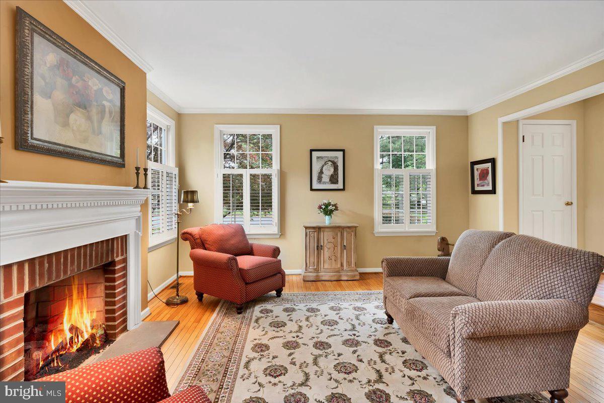 218 Nevin Ln