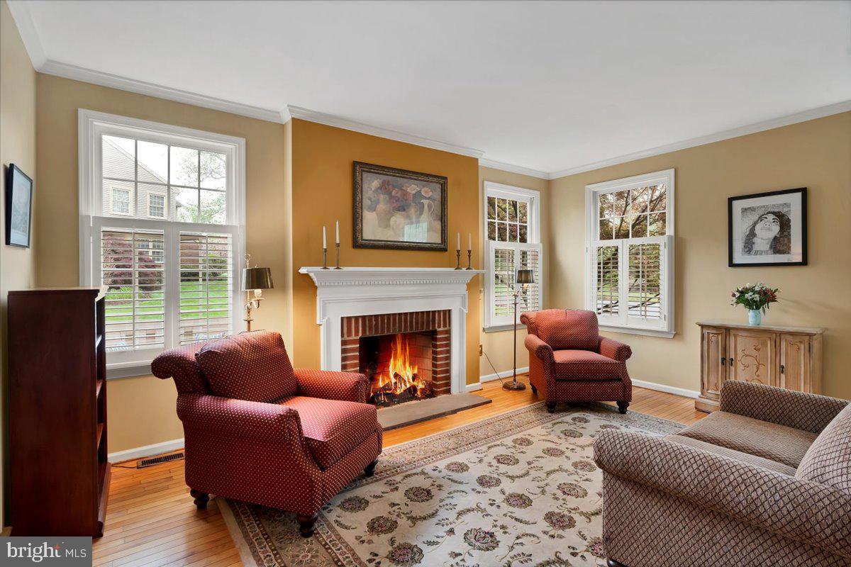 218 Nevin Ln