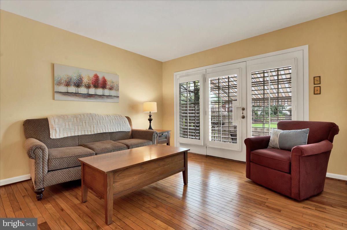 218 Nevin Ln