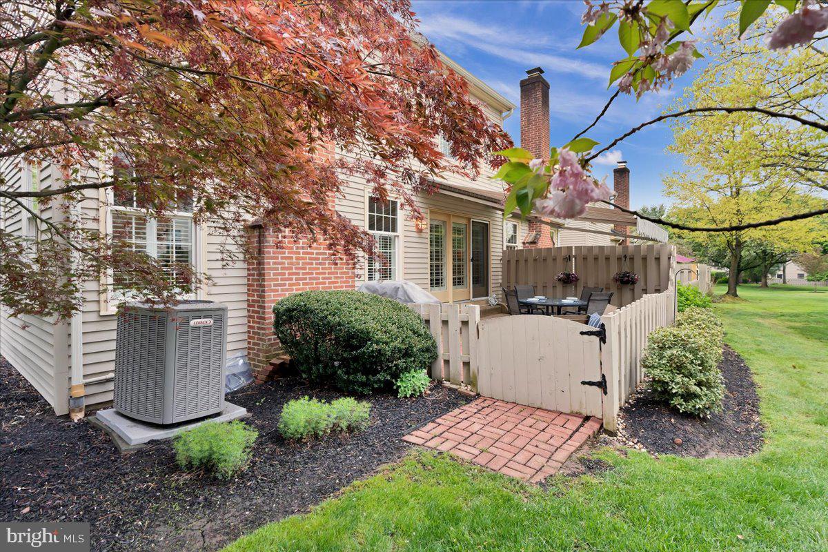 218 Nevin Ln