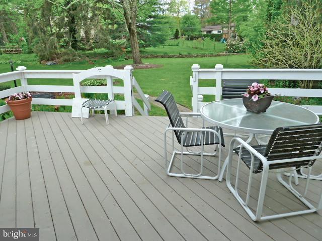 22 Detweiler Ln