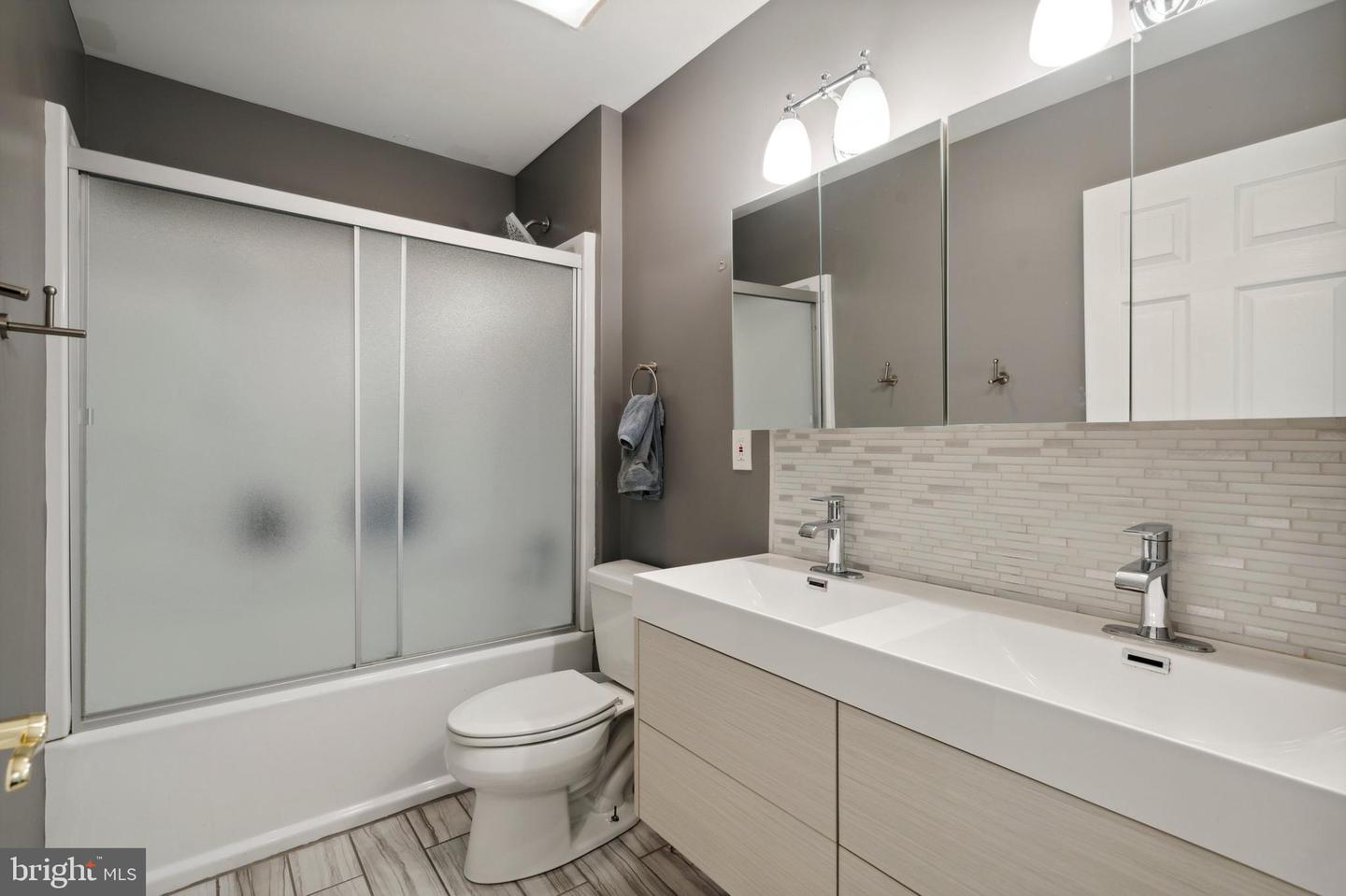 201 Hazeltine Cir