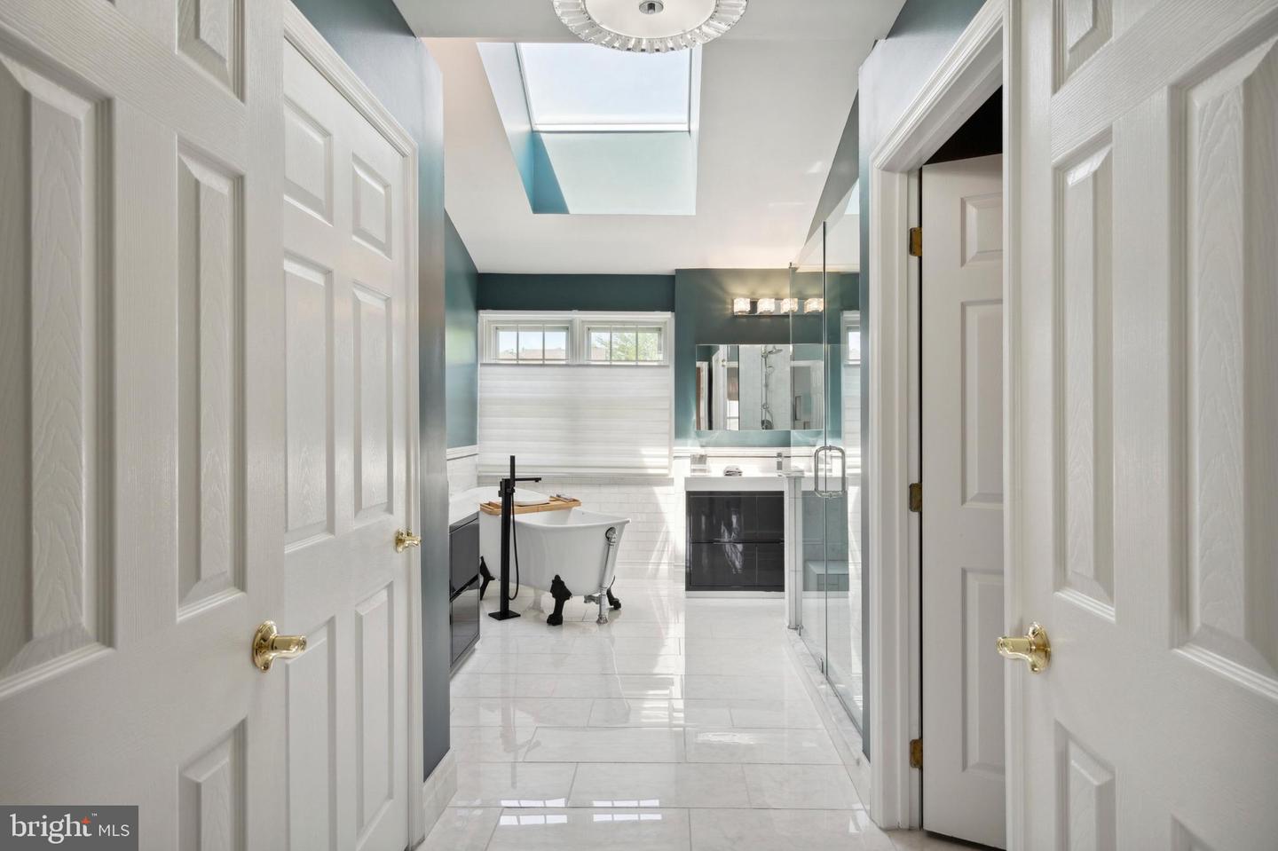 201 Hazeltine Cir
