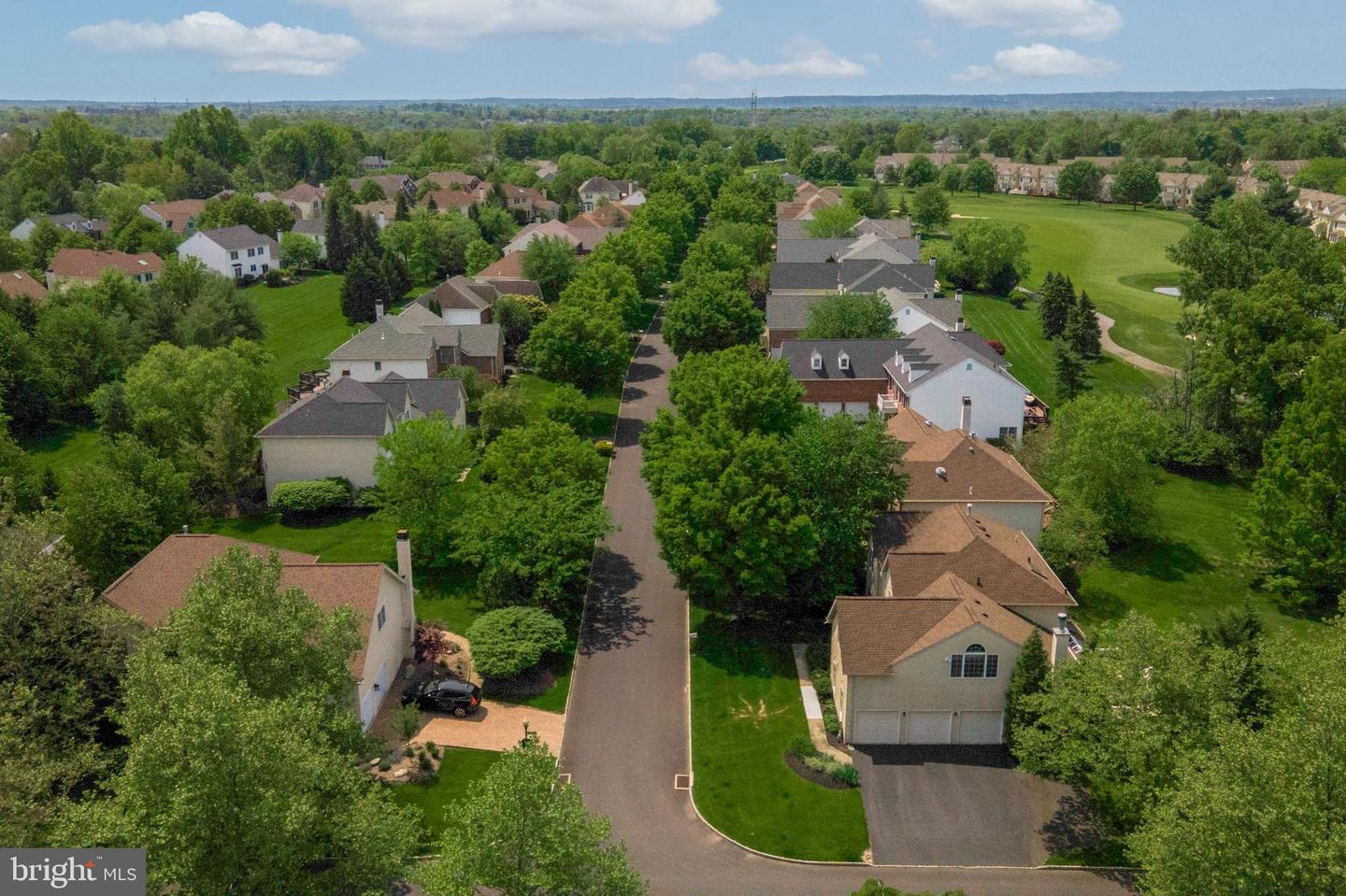 201 Hazeltine Cir
