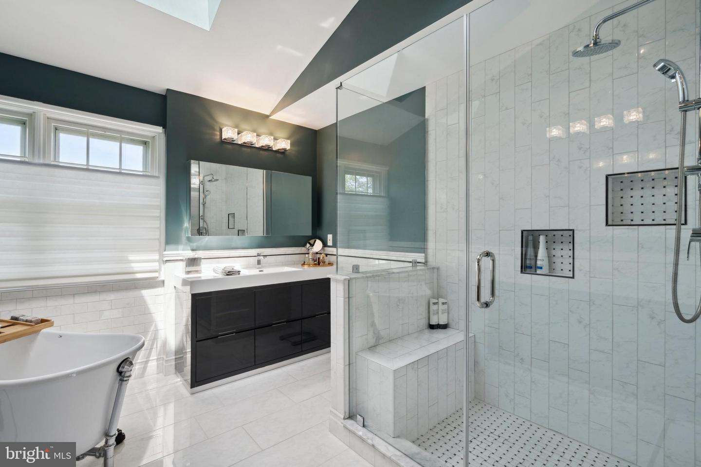 201 Hazeltine Cir