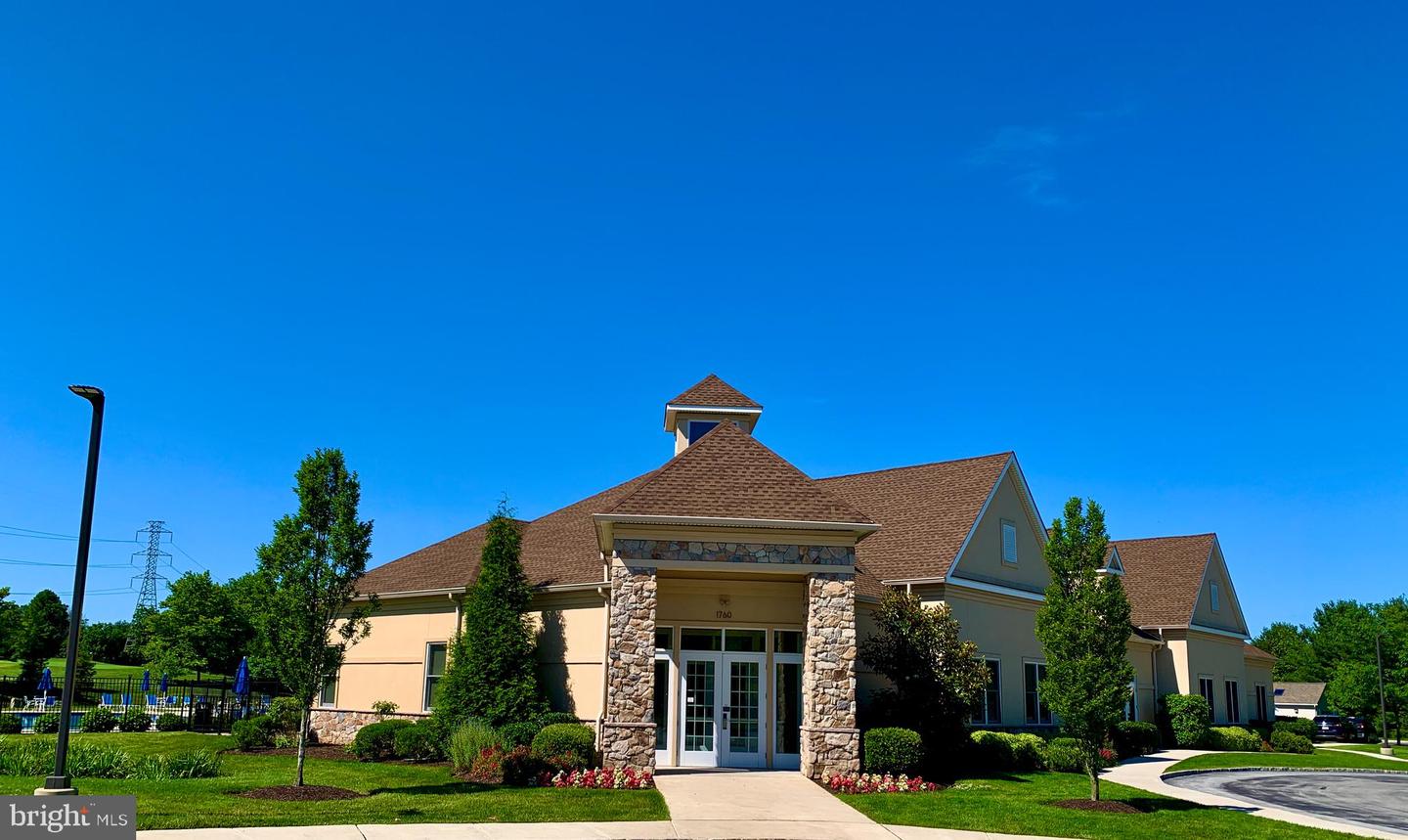 201 Hazeltine Cir