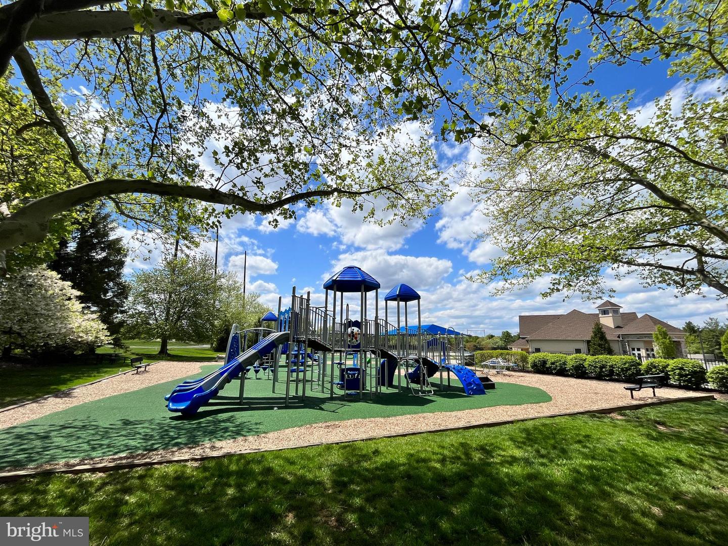201 Hazeltine Cir