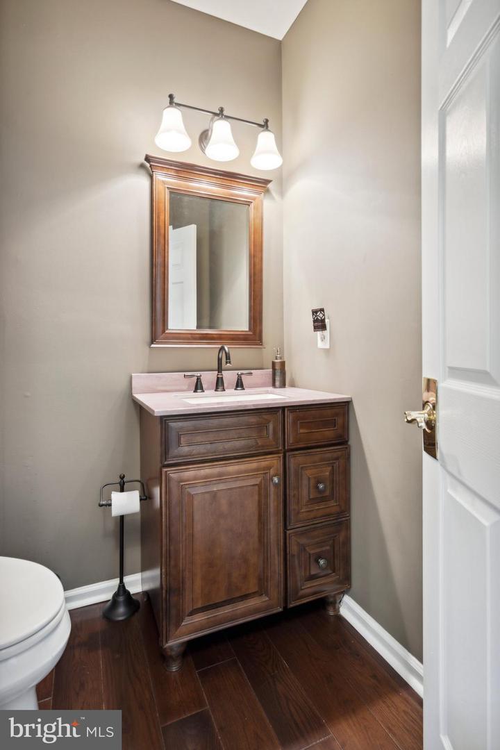 201 Hazeltine Cir