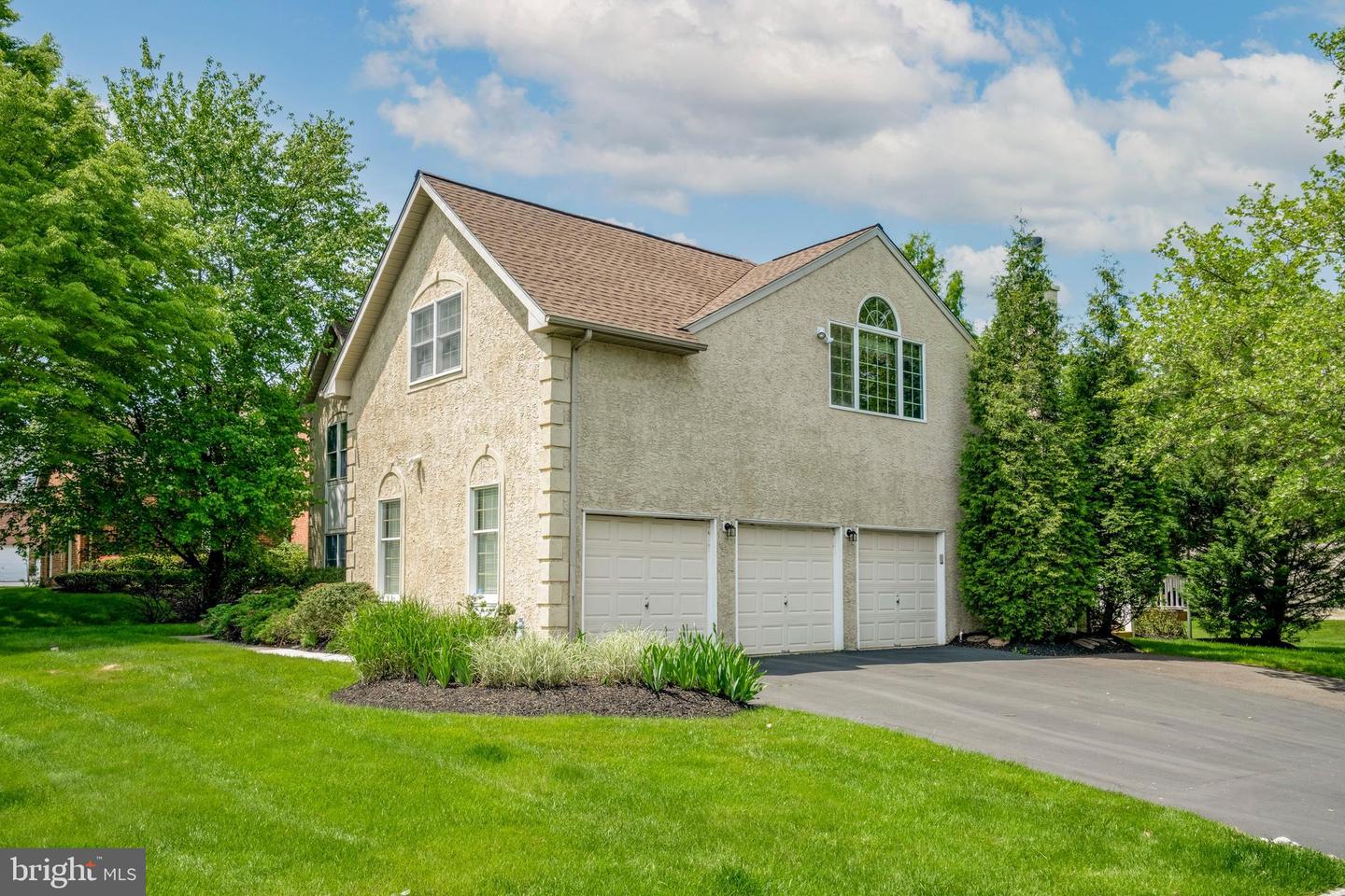 201 Hazeltine Cir