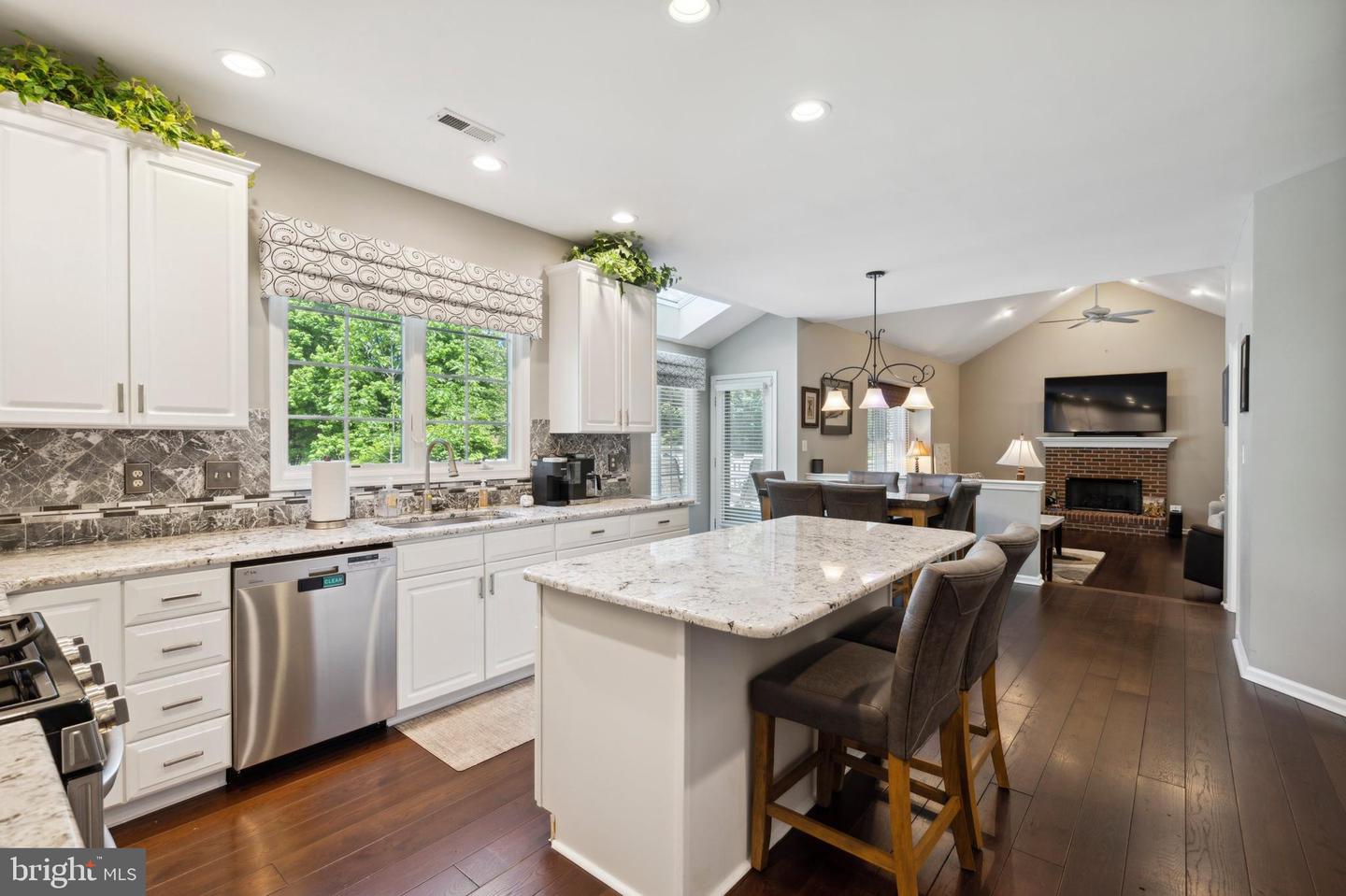 201 Hazeltine Cir