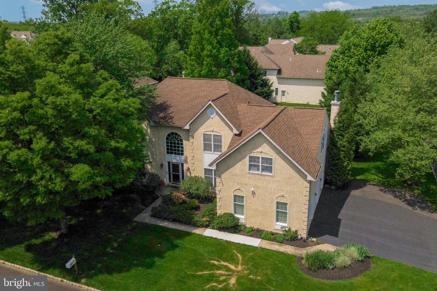 201 Hazeltine Cir