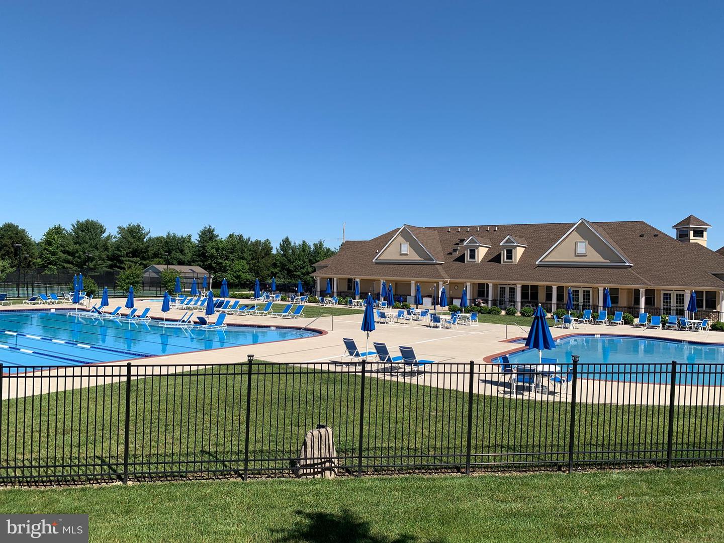201 Hazeltine Cir