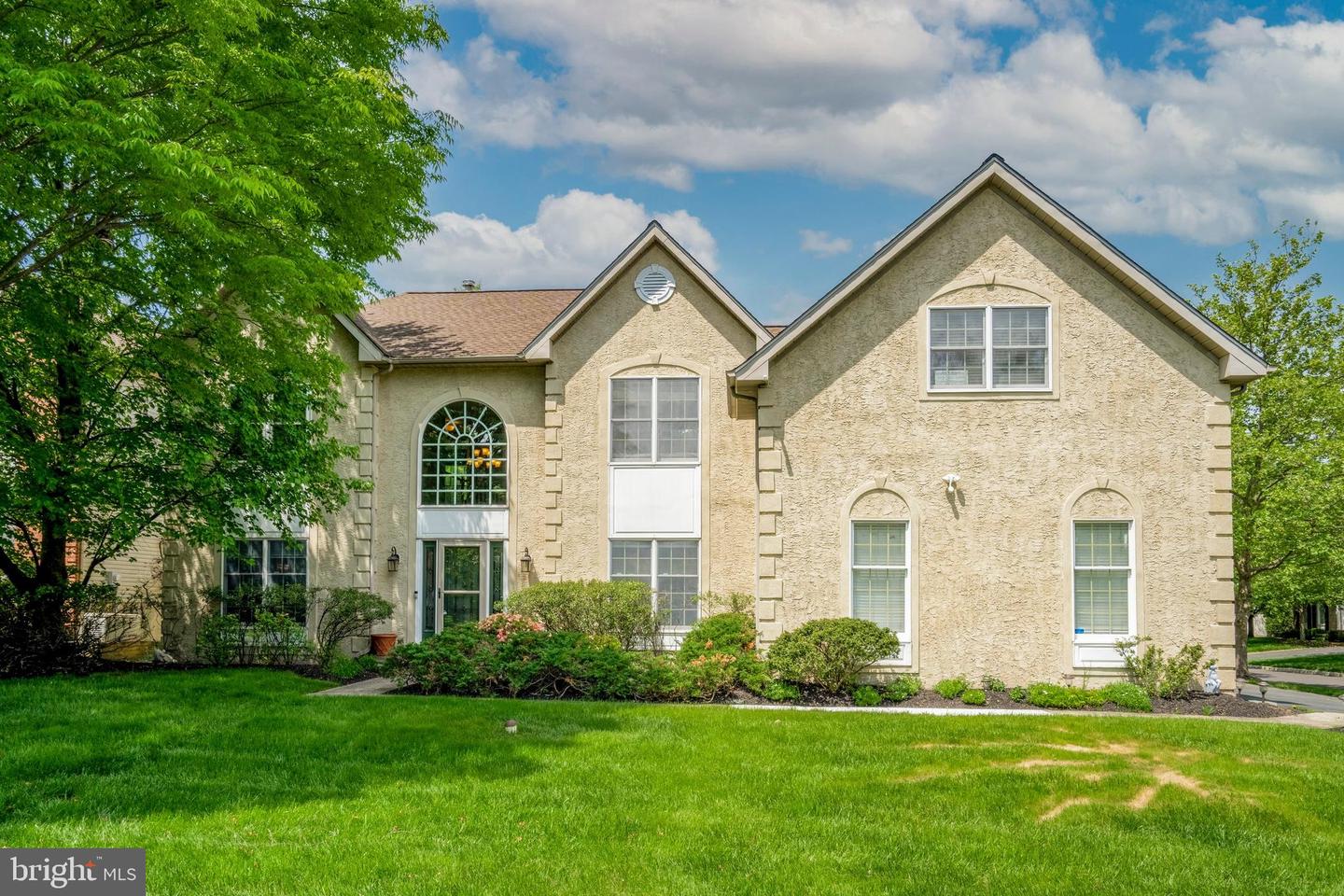 201 Hazeltine Cir