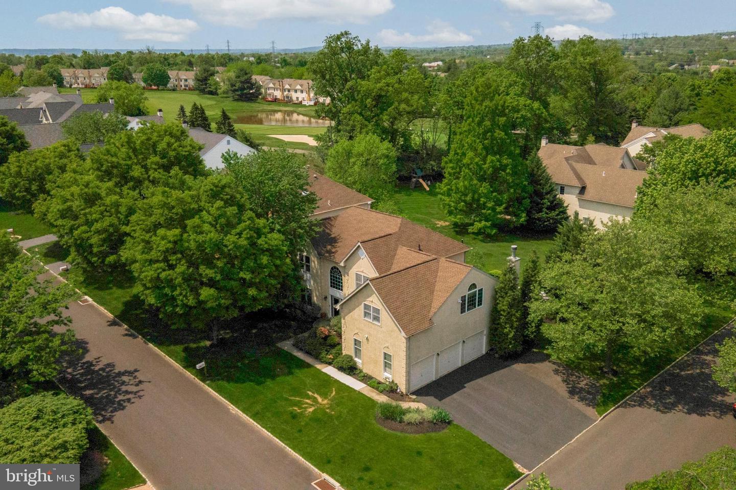 201 Hazeltine Cir