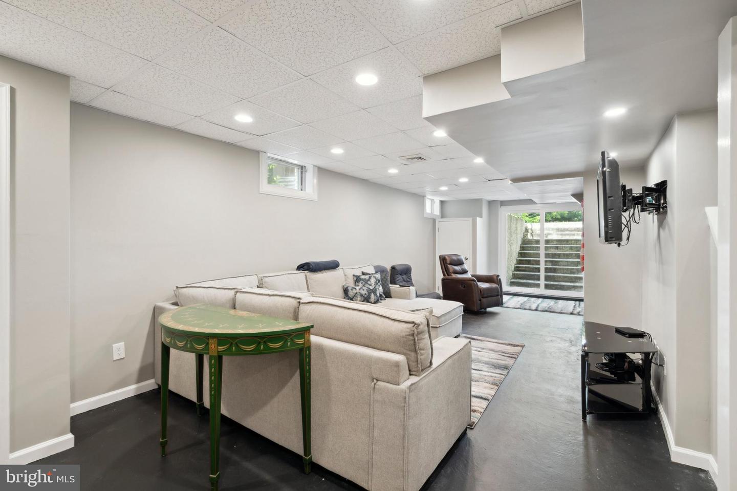 201 Hazeltine Cir