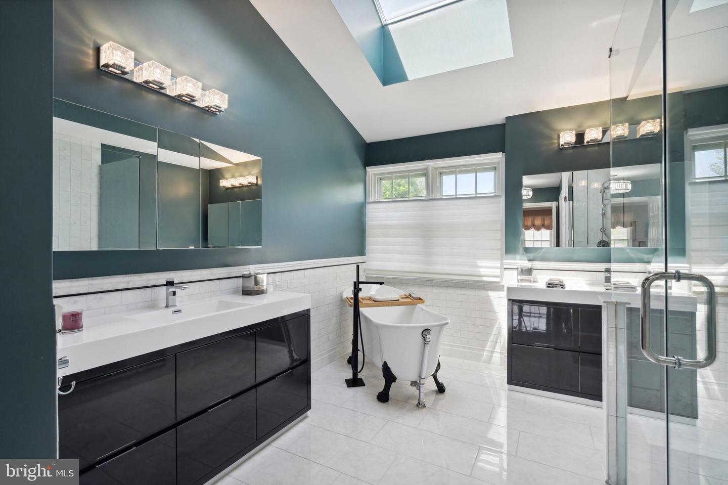 201 Hazeltine Cir