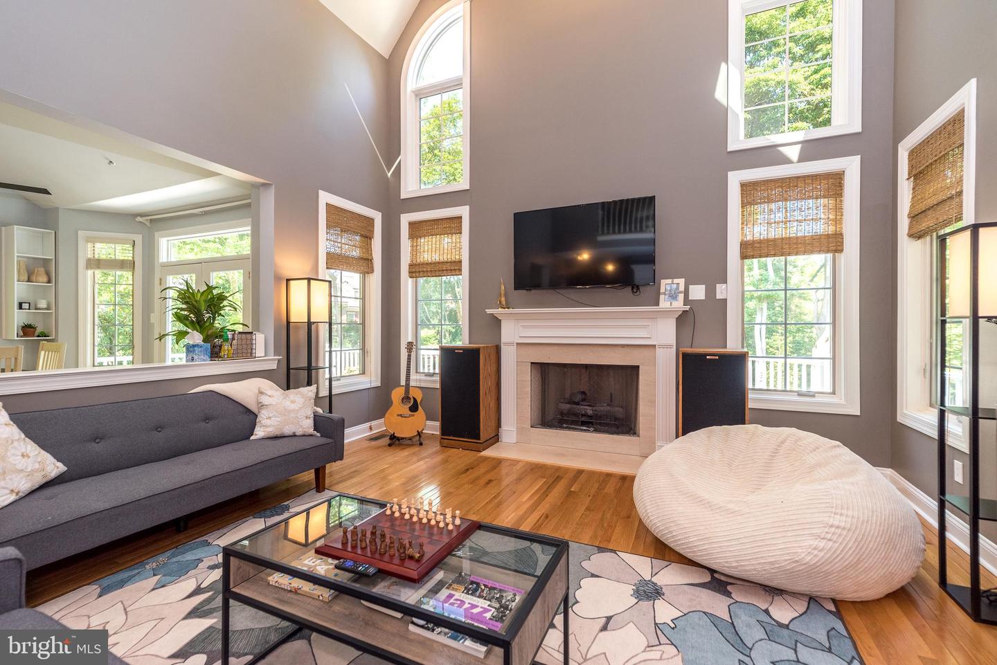 309 Gentry Ln