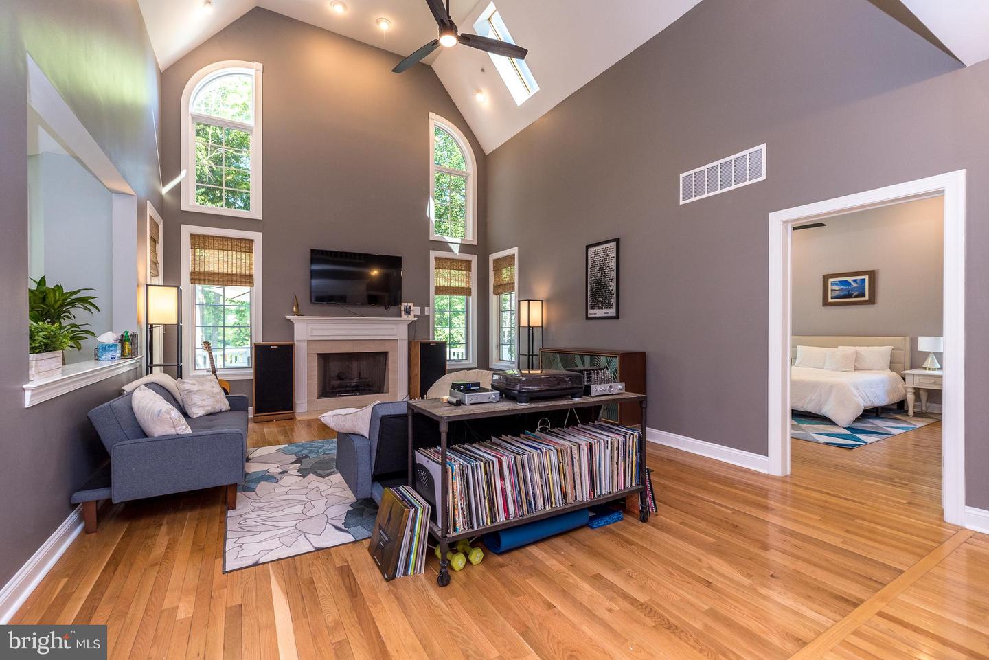 309 Gentry Ln