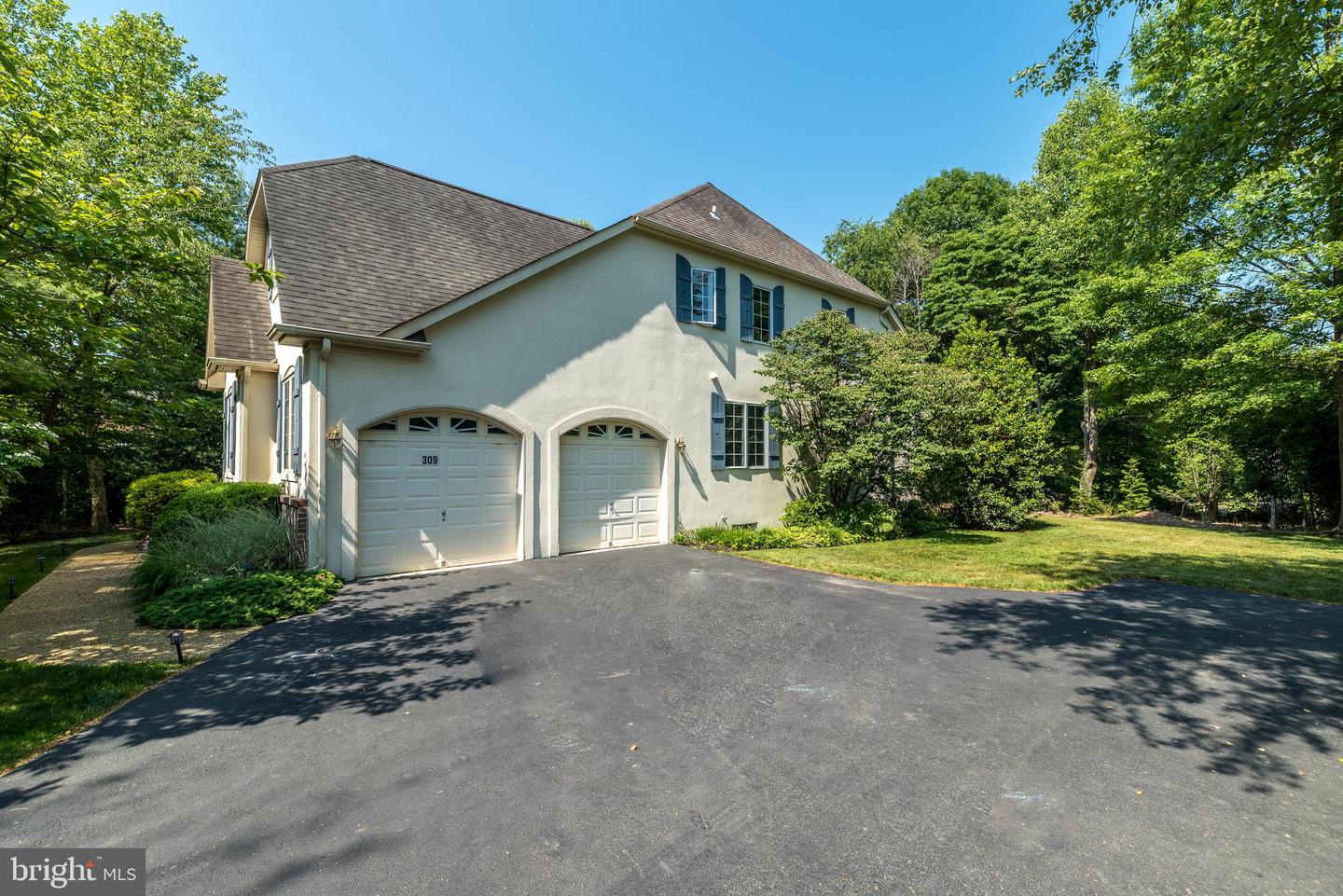 309 Gentry Ln