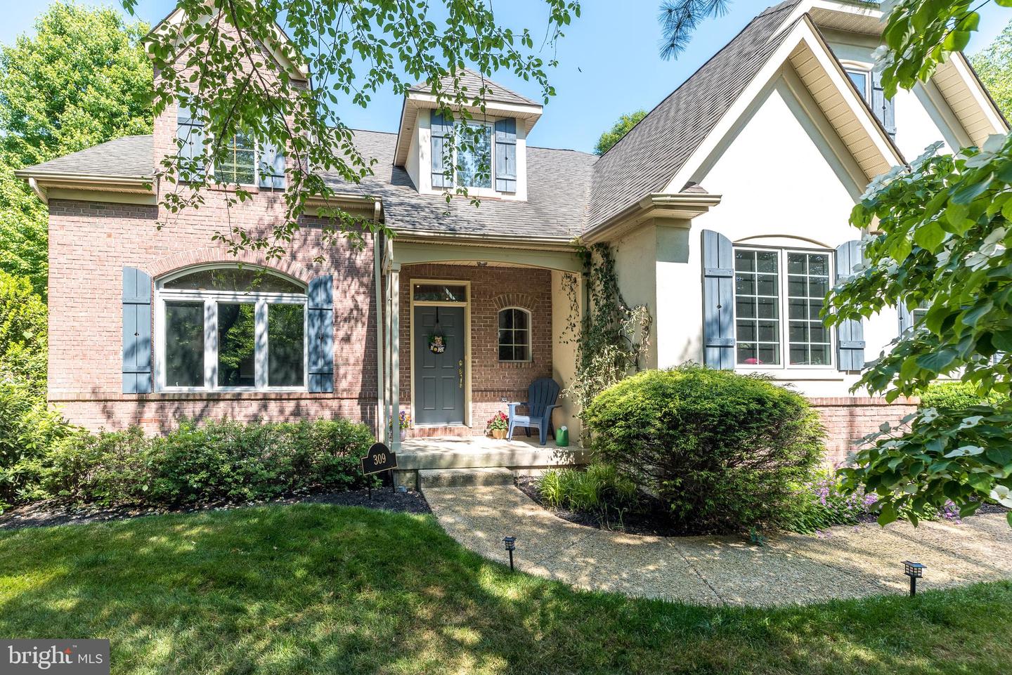 309 Gentry Ln