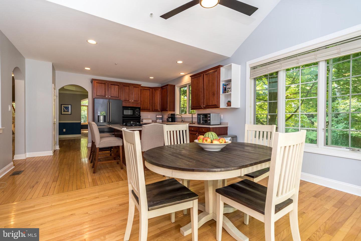 309 Gentry Ln