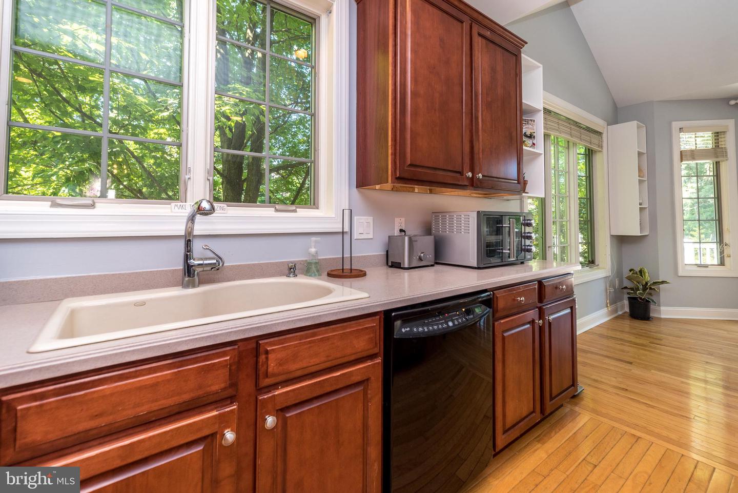 309 Gentry Ln