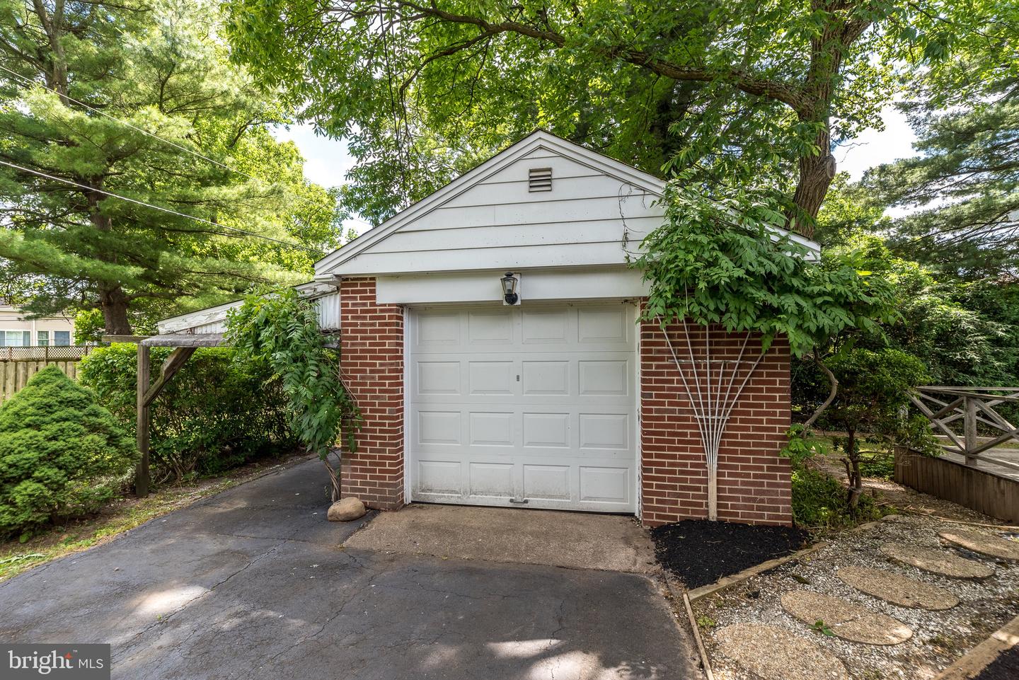 235 Roberts Ave